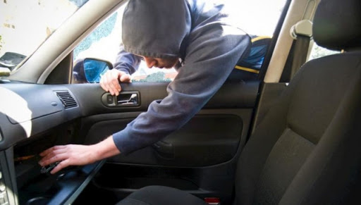 Napoli, furto d’auto. Arrestato 47enne