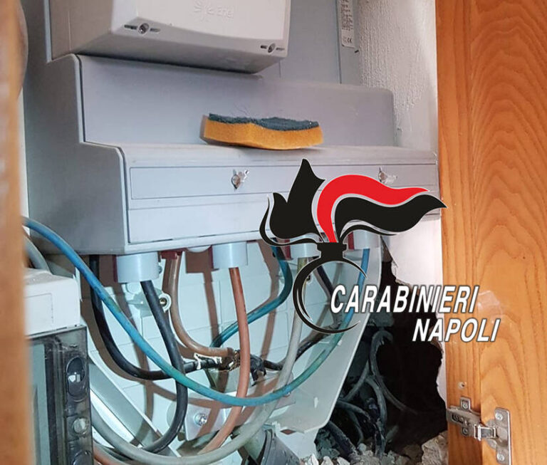 Napoli, Pianura: una sola palazzina, 16 denunce per furto di energia elettrica. Scoperto anche panificio abusivo