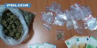 Napoli, sorpreso con la droga. Arrestato un 19enne