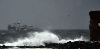 Napoli, maltempo. Cancellate le corse per per Ischia e Procida per forte vento e pioggia