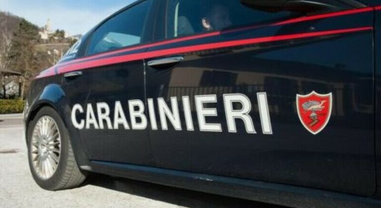 Forio di Ischia: entra in casa, ruba il denaro e aggredisce la ex e il suo attuale compagno. Arrestato 39enne