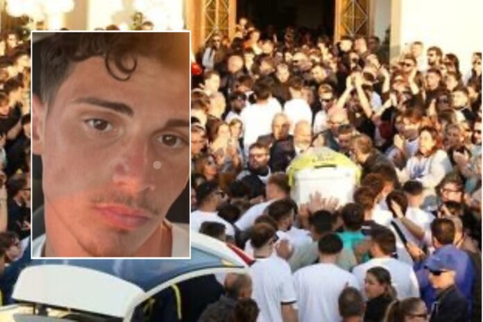 Oggi i funerali di Santo Romano a Casoria. Il Parroco: “Amate la vita”