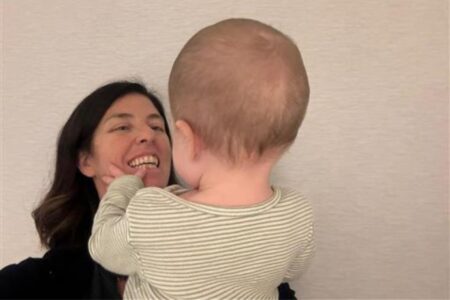 Il piccolo Ethan ritorna fra le braccia di sua madre: “Appena mi ha visto, mi ha sorriso. Piango di gioia”
