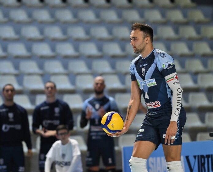 Canuto lancia la sua Aversa e chiama i tifosi: "Con Ravenna serve un grande pubblico" Canuto lancia la sua Aversa e chiama i tifosi: "Con Ravenna serve un grande pubblico"