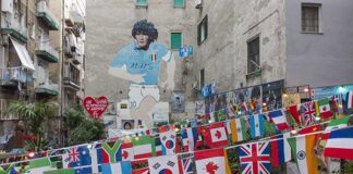 Napoli, orologio da 110 mila euro sfilato a un turista al murale di Maradona