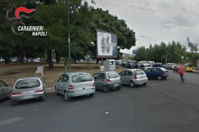 Parcheggiatori abusivi in azione a Napoli