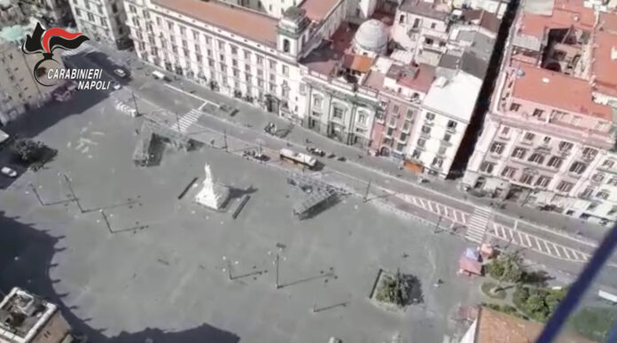 Napoli, blitz dei carabinieri a piazza Dante. Ventidue scooter sequestrati