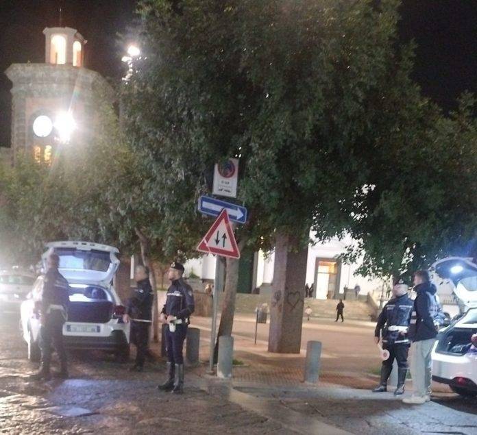 Torre del Greco, controlli interforze nella zona di piazza Santa Croce Torre del Greco, controlli interforze nella zona di piazza Santa Croce