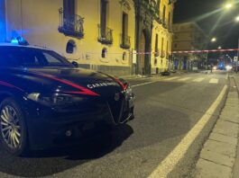 Grave incidente nella notte a Torre del Greco, coinvolta un'auto e due scooter. Tre feriti, 18enne in gravi condizioni