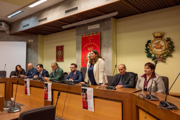 A Pomigliano presentato “Emozioni di luce” il cartellone festivo per Natale: luminarie accese il 30 novembre in Piazza Giovanni Leone