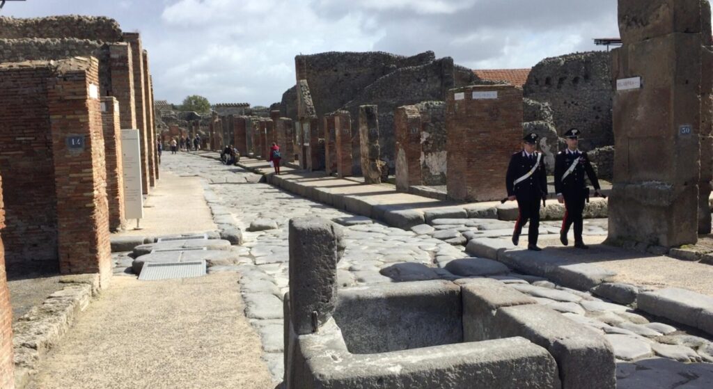 Dai sistemi di videosorveglianza era stata notata una persona che si era introdotta negli scavi da via Villa dei Misteri