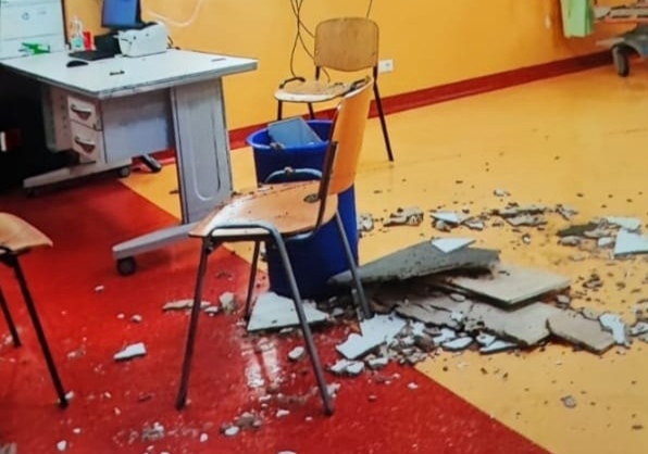 castellammare-crolla-soffitto-al-pronto-soccorso Crollo al Pronto Soccorso di Castellammare di Stabia: nessun ferito ma grande paura