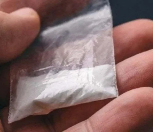 Castello di Cisterna, arrestati due pusher. Sequestrate 160 dosi di cocaina e 121 di crack