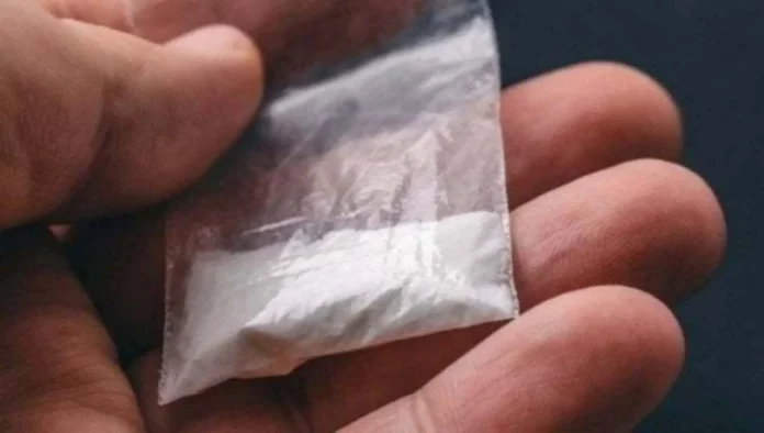 Castello di Cisterna, arrestati due pusher. Sequestrate 160 dosi di cocaina e 121 di crack