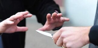 Napoli, 19enne accoltellato. Denunciata 15enne