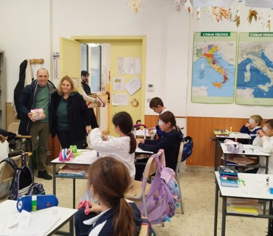 Il comune di Sant’Agnello dona un libro agli studenti dell’istituto Gemelli