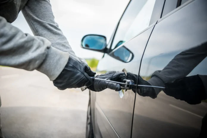 Pompei, sorpreso a rubare ricambi d’auto. Un arresto