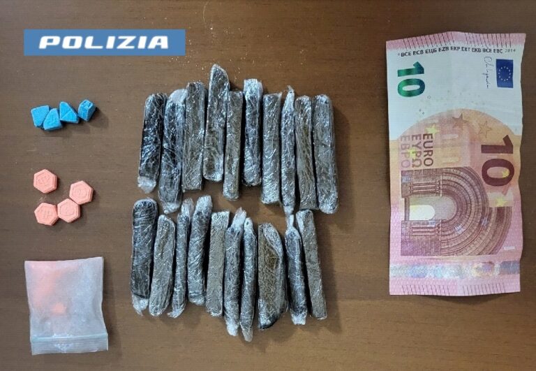 Napoli, Piazza Capuana: sorpreso con la droga. Arrestato 29enne