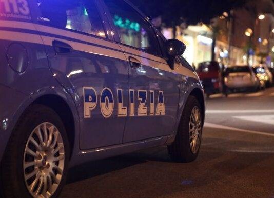 Napoli, Corso Arnaldo Lucci, tentano di rapinare un poliziotto: in manette due trentenni