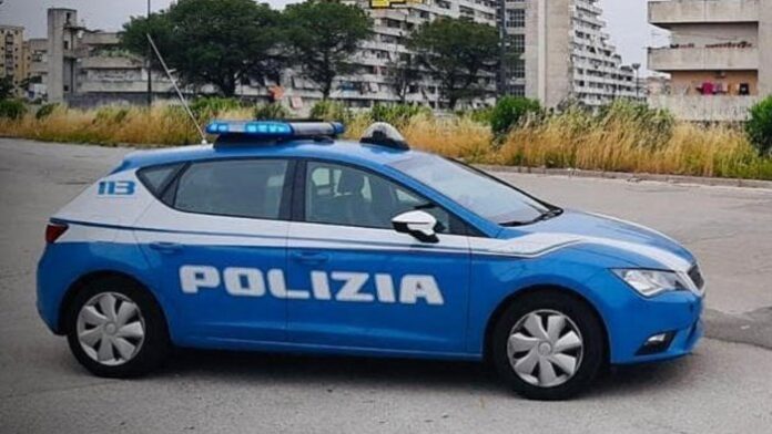 Napoli, Chiaiano: dovrà scontare oltre 2 anni di reclusione e aggredisce gli agenti durante il controllo. Arrestato un 41enne Napoli, Chiaiano: dovrà scontare oltre 2 anni di reclusione e aggredisce gli agenti durante il controllo. Arrestato un 41enne