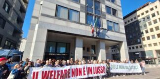 Vertenza OSS-Napoli 1 Centro, manifestazione davanti al Consiglio regionale