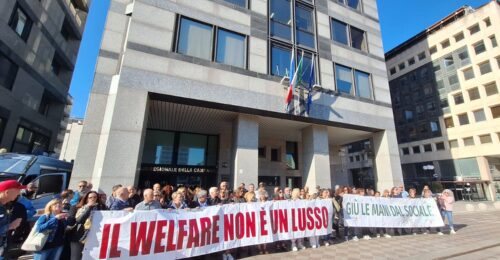Vertenza OSS-Napoli 1 Centro, manifestazione davanti al Consiglio regionale