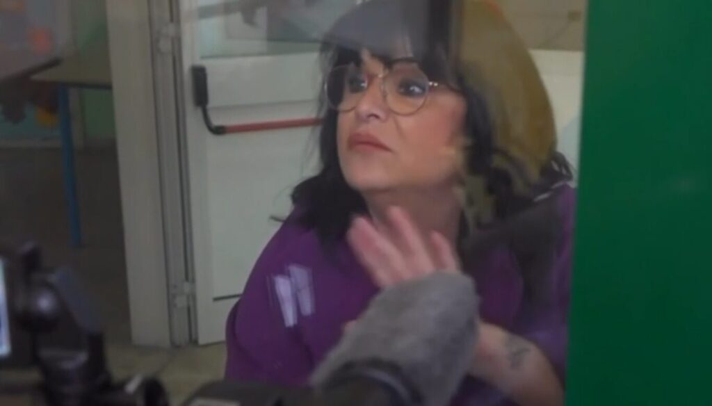 Docente picchiata da trenta genitori: "Insegnava di nascosto giochi erotici ai bambini"