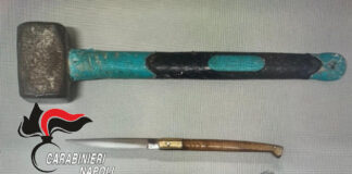 Torre del Greco: ex affiliato al clan Ascione-Papale, moglie e figlio sorpresi dai Carabinieri con armi bianche