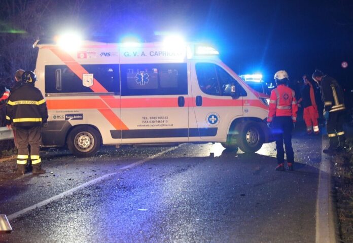 Cardito, auto si ribalta e si schianta nel guardrail. Morto 24enne