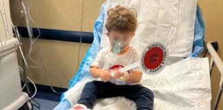 I carabinieri di Castellammare di ritorno dal carcere, salvano bimbo che rischia di soffocare