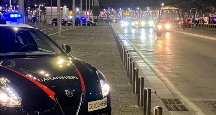 Napoli, Piazza Garibaldi: ubriaco, minaccia i passanti con un bastone. Arrestato 29enne nigeriano