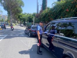 Piano di Sorrento: ruba scooter e cade. Fugge, ma viene arrestato da Carabinieri e Vigili Urbani