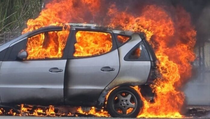 Giugliano, incendia l'auto della moglie e suocera. Rintracciato e arrestato 37enne