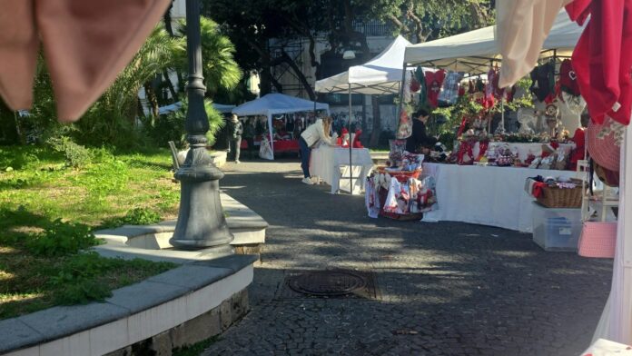Torre del Greco, villaggio e mercatini in piena attività