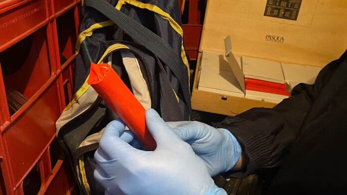 Casoria, a passeggio con 30 ordigni in un busta. Arrestato 50enne