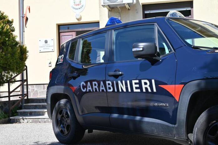 Napoli, fingono una frode e convincono un imprenditore a spostare 24mila euro