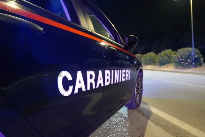 Pozzuoli: sotto casa della vittima, per un prestito, non onorato. Due persone in manette