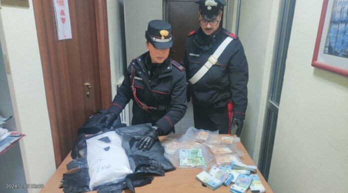 Casoria, cocaina nel doppiofondo della valigia. Carabinieri ne sequestrano 11 chili