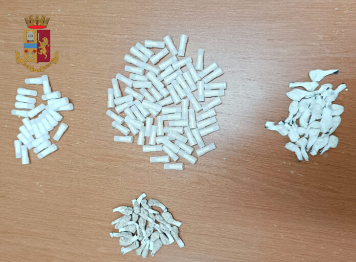 Napoli, Scampia: sorpreso con 4 tipi di sostanze stupefacenti. Arrestato 54enne