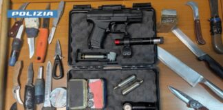 Barano d’Ischia: una persona denunciata per atti persecutori. Sequestrati piombini, walkie-talkie, coltelli e una pistola