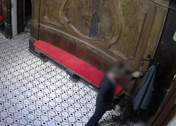 Napoli, Vomero: ruba in sacrestia. Trovato e denunciato il ladro