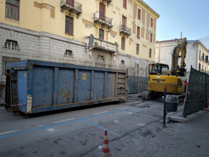 Castellammare di Stabia, via Rajola: da lunedì 27 i lavori di ripristino del manto stradale