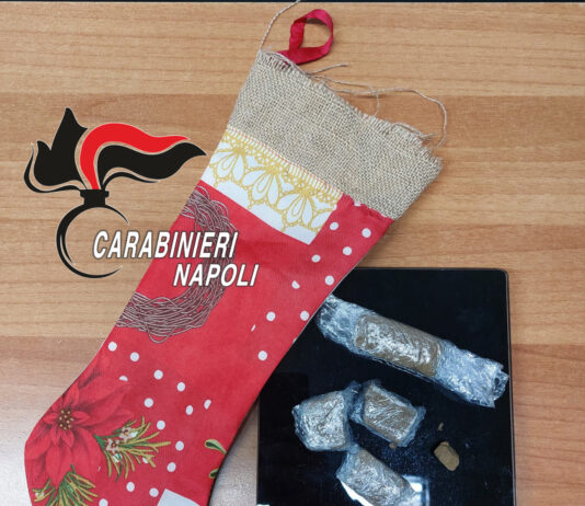 Casoria, nella calza della befana non ha cioccolata ma droga. Denunciano 29enne