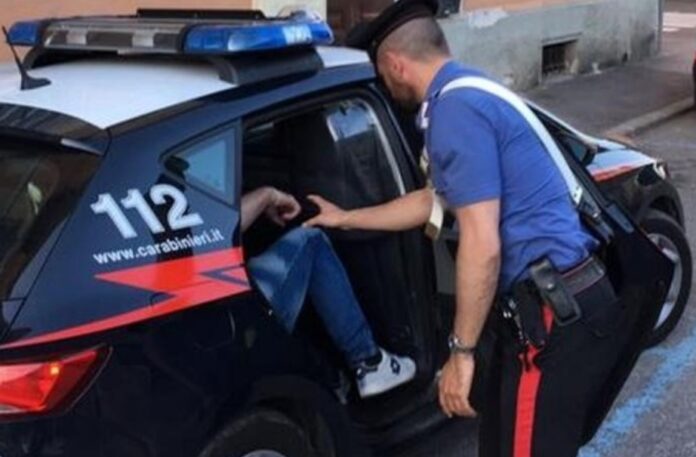Giugliano, carabinieri arrestano pusher 26enne Giugliano, carabinieri arrestano pusher 26enne