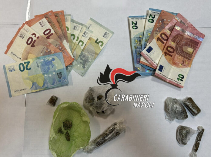 Napoli, spaccio in piazza Bellini. Arrestati 2 pusher