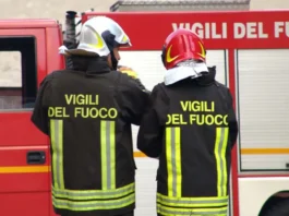 Giugliano, esplosione e incendio in uno stabilimento chimico: paura nella zona Asi