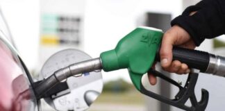 Arzano, fa benzina con carte false. Arrestato 20enne