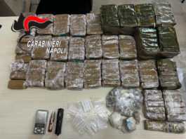 Acerra, due minori rapinano un passante identificati ed arrestati, in casa 20kg di droga. In manette mamma e zio