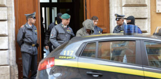 Napoli, sequestrati oltre 22mila cosmetici tossici: rischio per la salute