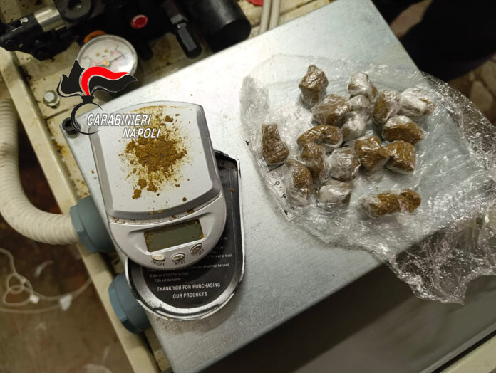 Sant'Agnello: droga in costiera, due rider nei guai. Arrestato 22enne, denunciato 17enne